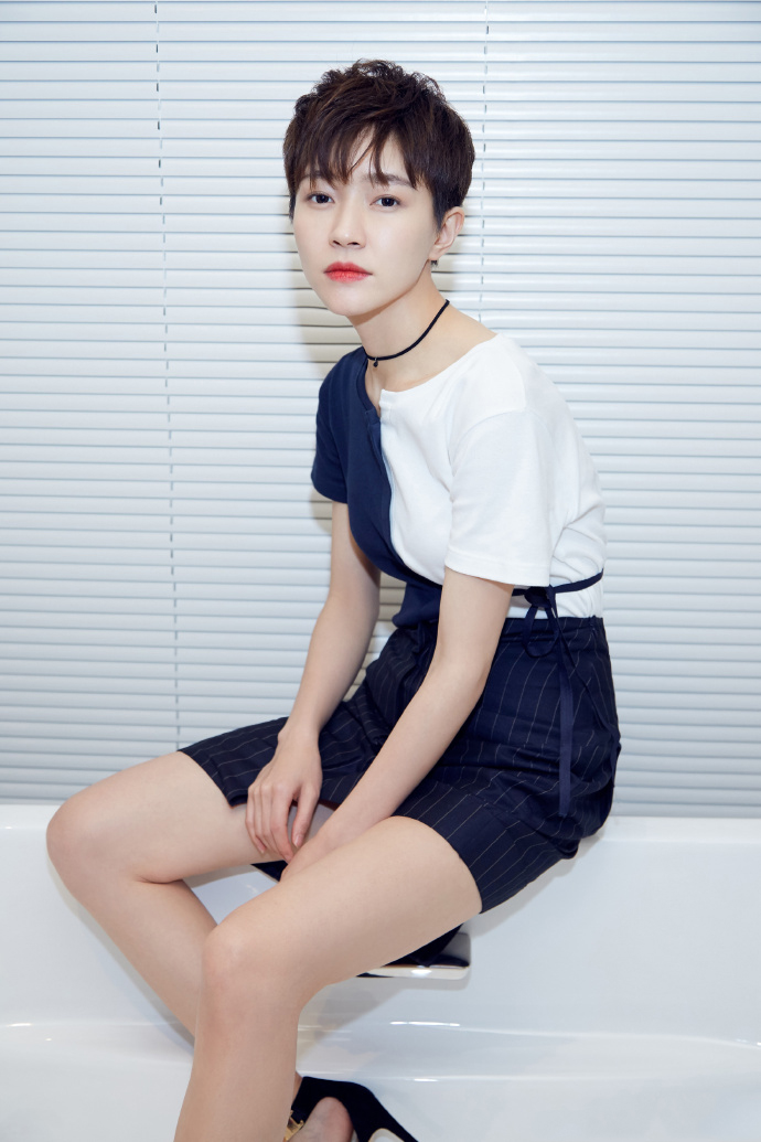高清安徽省马鞍山女明星焦俊艳美艳红唇性感迷人写真图片图片 高清安徽省马鞍山女明星焦俊艳美艳红唇性感迷人写真图片图片