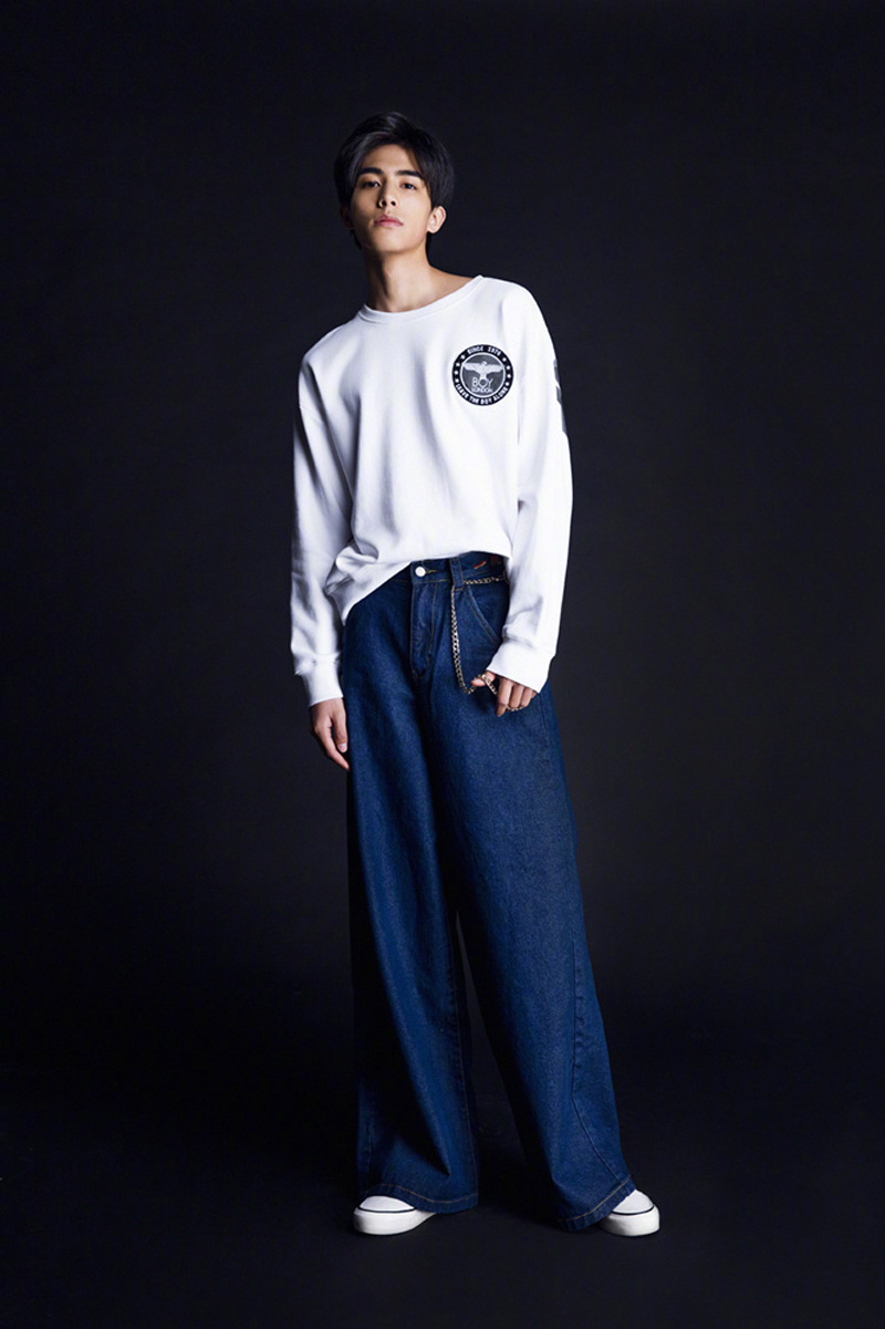 宋威龙大长腿帅气写真高清图片图片