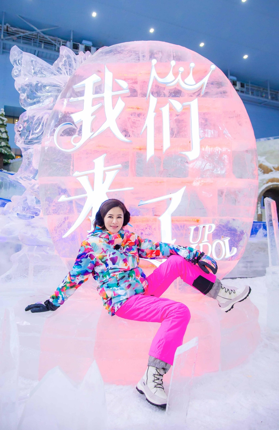 高清香港，祖籍辽宁沈阳美女关之琳黑色高开叉礼服性感图片图片