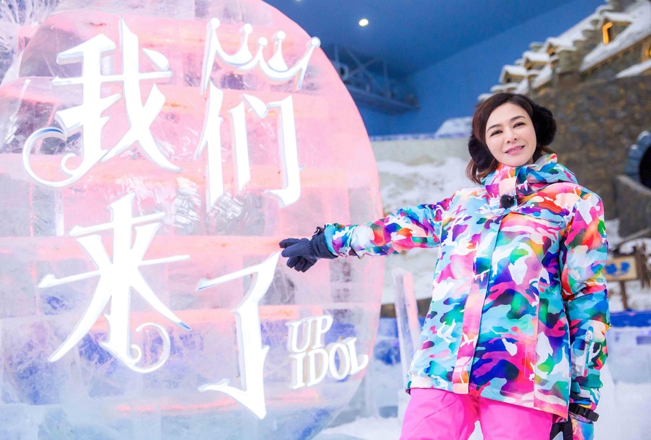 高清香港，祖籍辽宁沈阳美女关之琳黑色高开叉礼服性感图片图片