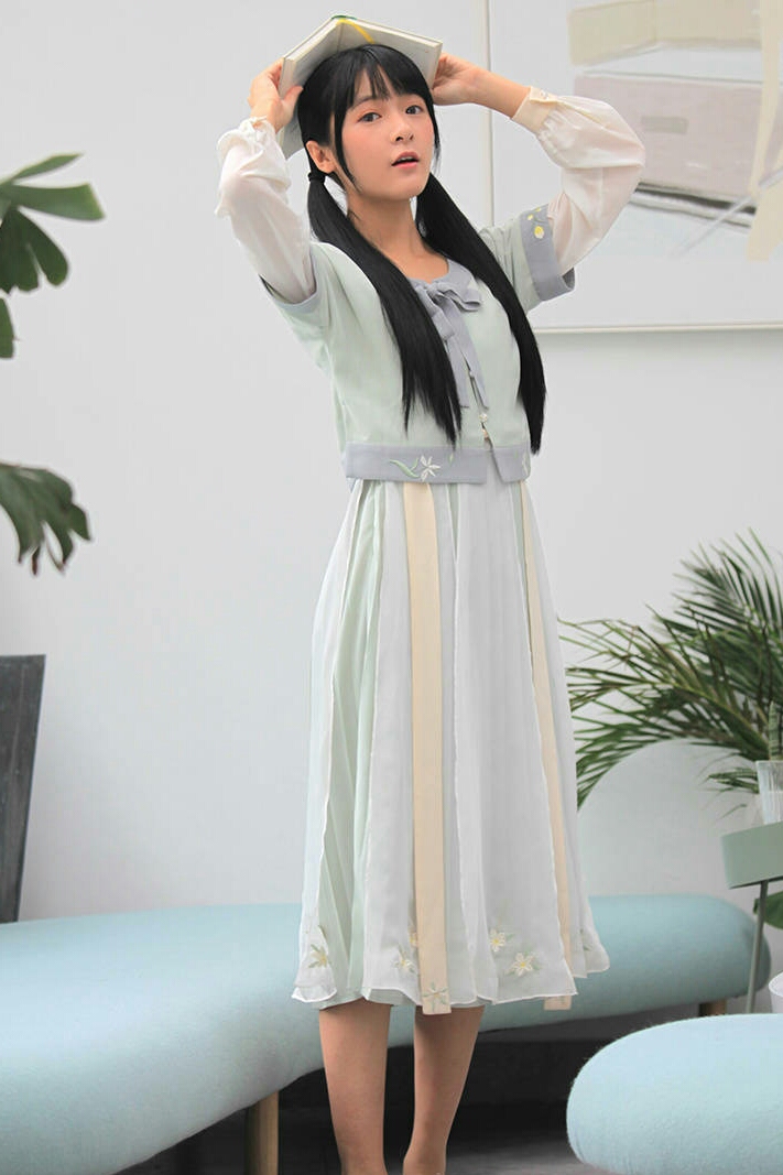 高清浙江省宁波美女徐娇唯美古风汉服小清新红毯写真图片