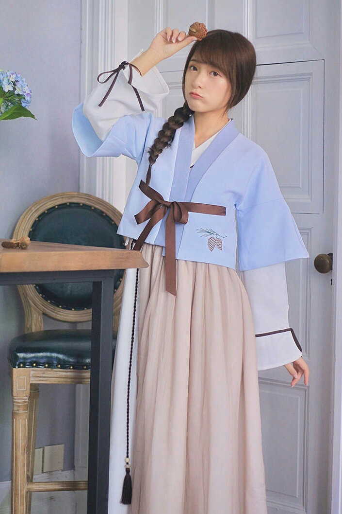 高清浙江省宁波美女徐娇唯美古风汉服小清新红毯写真图片