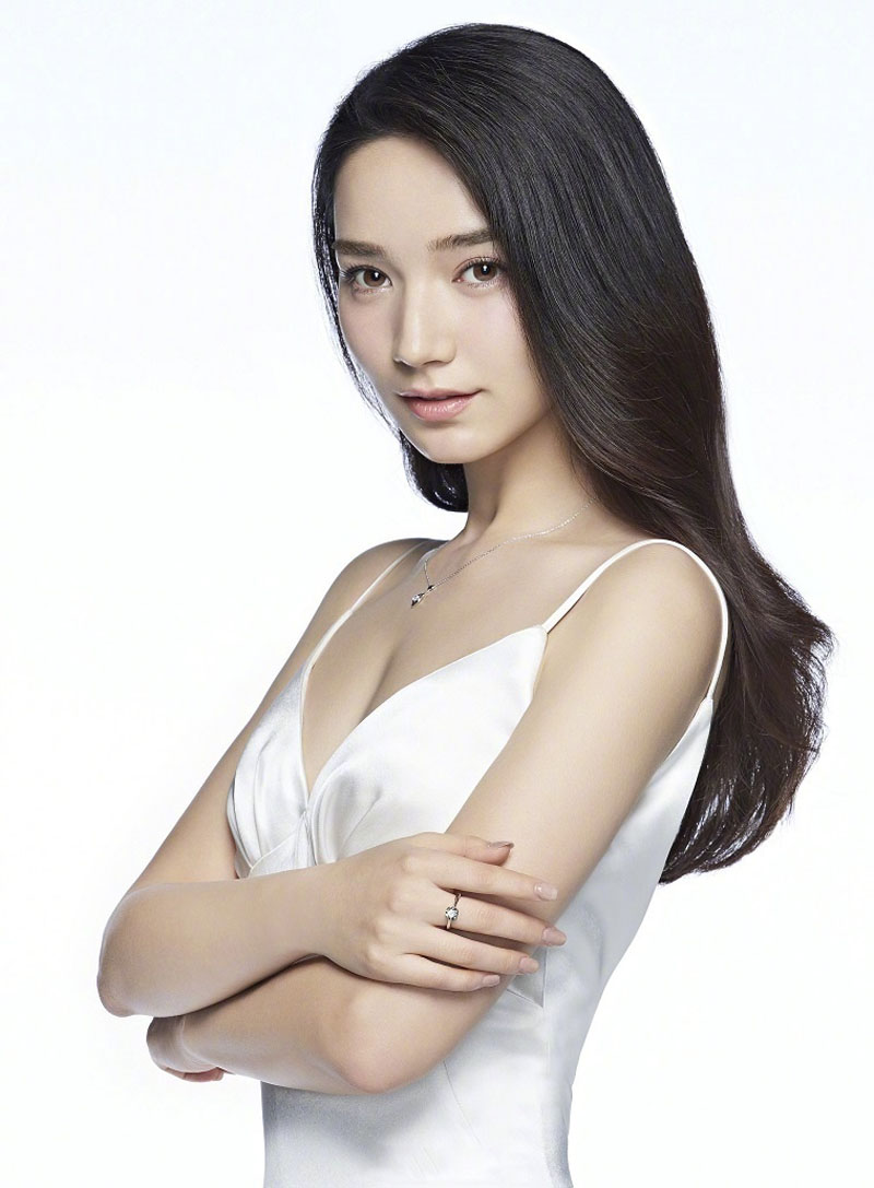中国内地影视新疆乌鲁木齐女演员代斯开叉礼服性感写真图片图片