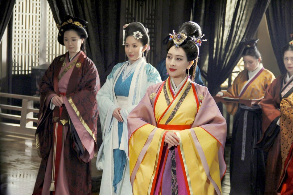 清纯女星马苏性感时尚写真 女人味尽显图片