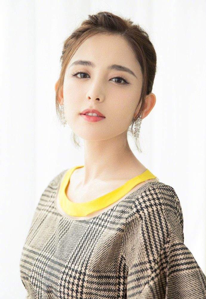 古力娜扎最新甜美时装性感写真图片
