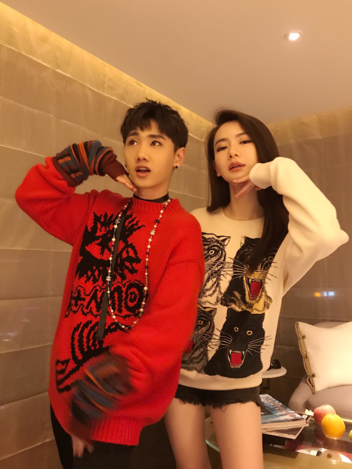 戚薇汪苏泷搞怪合影写真图片图片