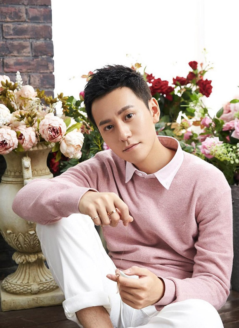福建省厦门男演员秦俊杰秋季暖男风时尚杂志封面大片图片