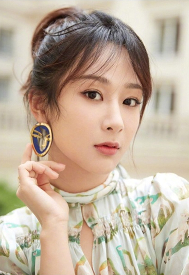 杨紫颁奖礼唯美礼服俏皮写真图片图片