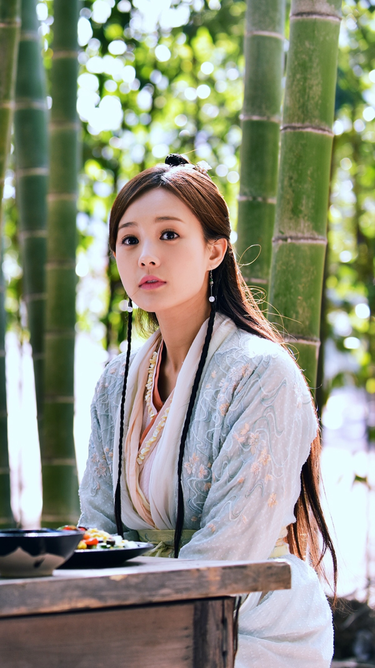高清中国内地山东济南女演员李一桐Q清纯小公主白裙明星美女写真图片图片