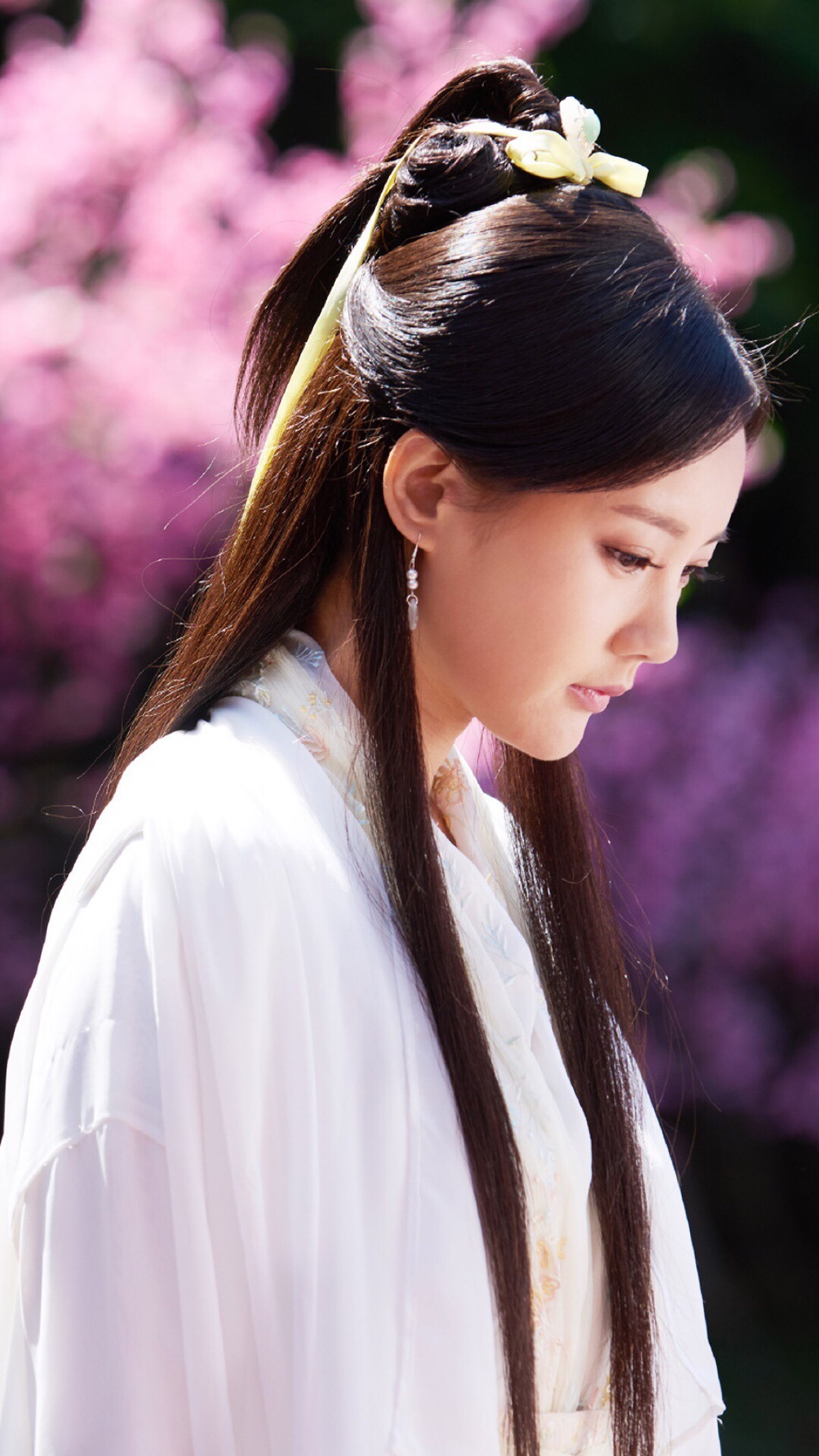 高清中国内地山东济南女演员李一桐Q清纯小公主白裙明星美女写真图片图片