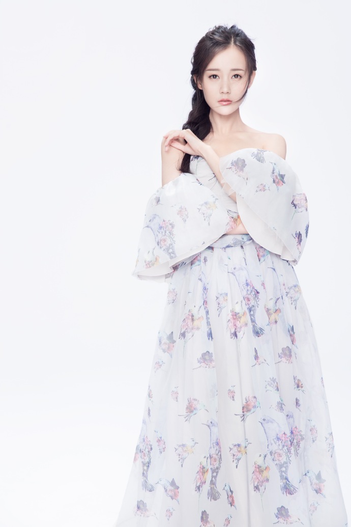 高清中国内地山东济南女演员李一桐Q清纯小公主白裙明星美女写真图片图片