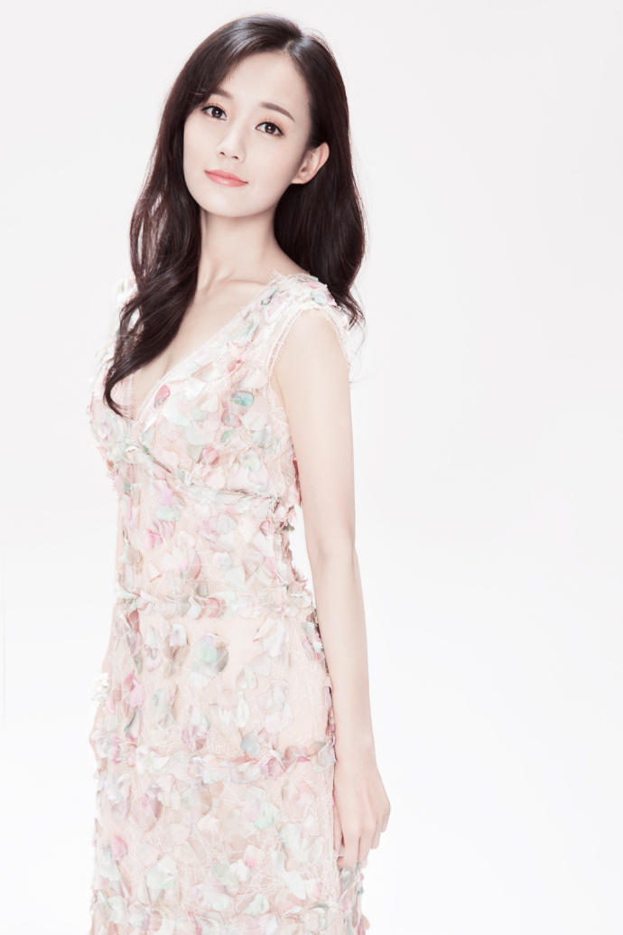 高清中国内地山东济南女演员李一桐Q清纯小公主白裙明星美女写真图片图片