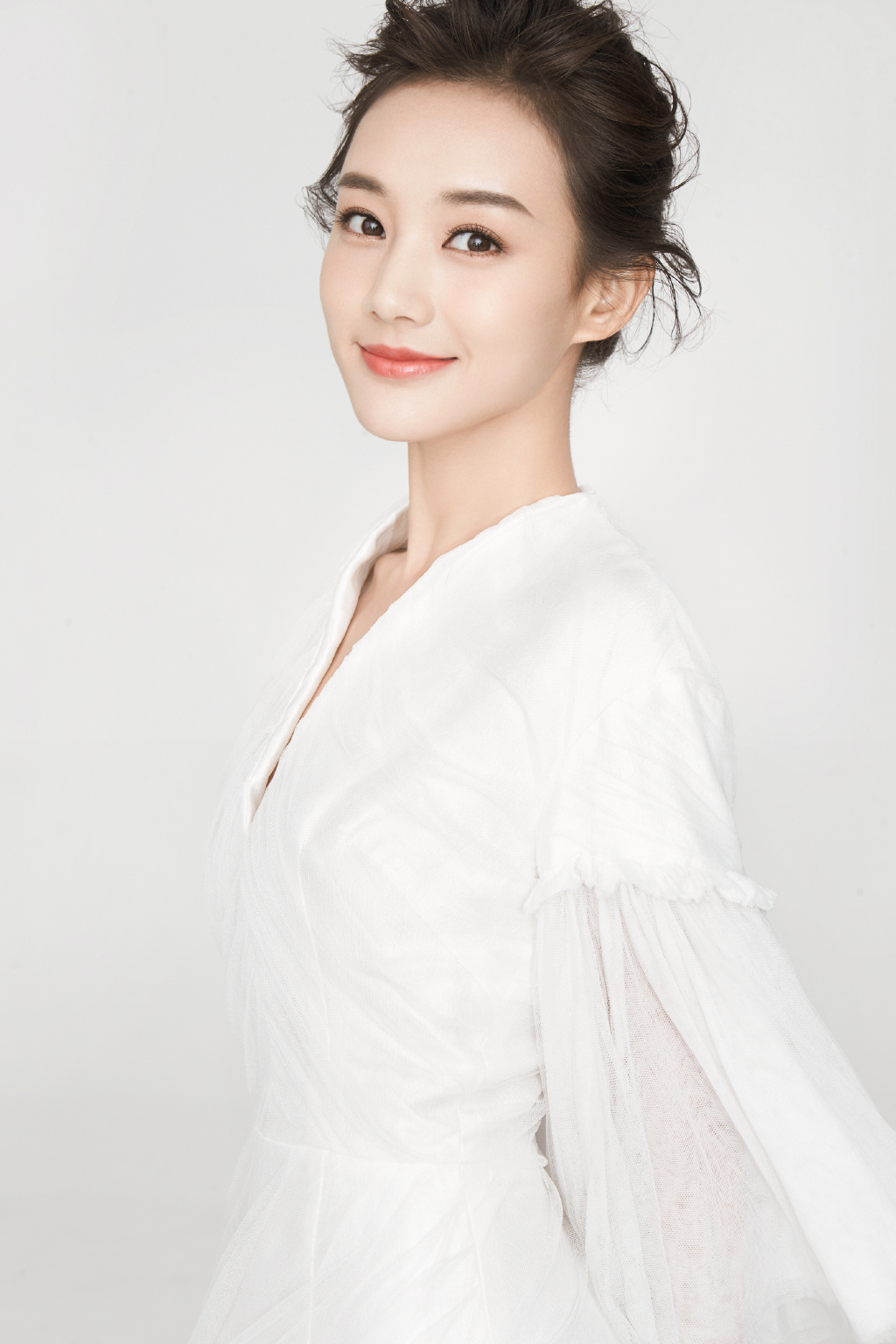 高清中国内地山东济南女演员李一桐Q清纯小公主白裙明星美女写真图片图片