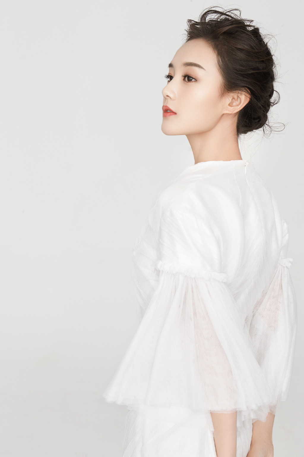 高清中国内地山东济南女演员李一桐Q清纯小公主白裙明星美女写真图片图片
