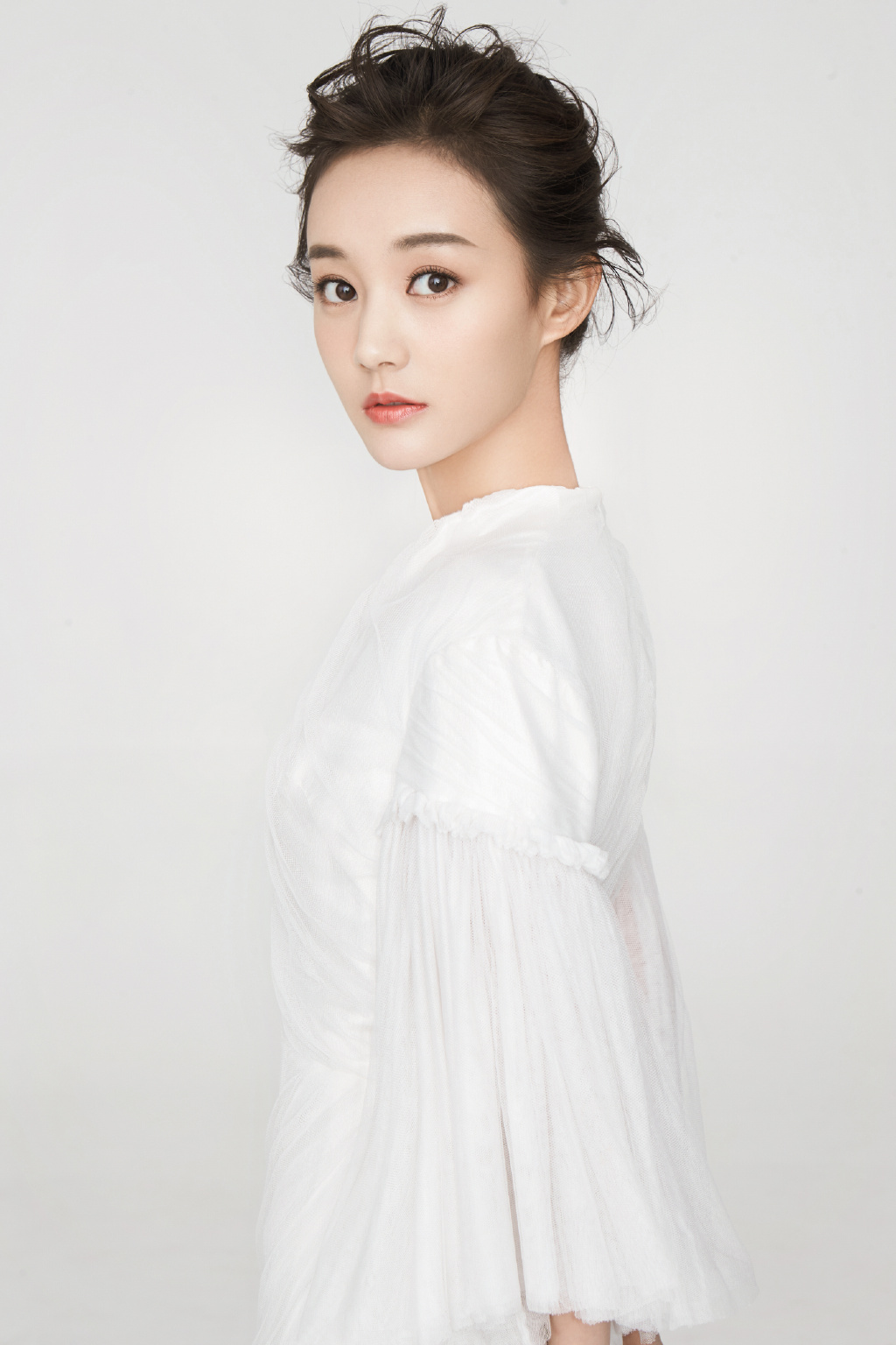 高清中国内地山东济南女演员李一桐Q清纯小公主白裙明星美女写真图片图片