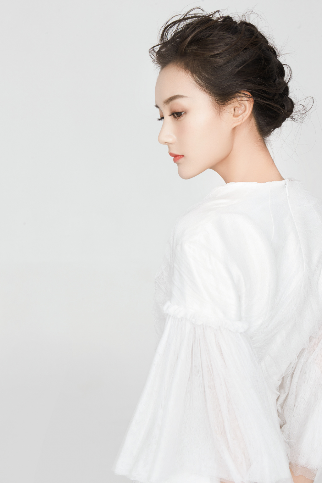 高清中国内地山东济南女演员李一桐Q清纯小公主白裙明星美女写真图片图片