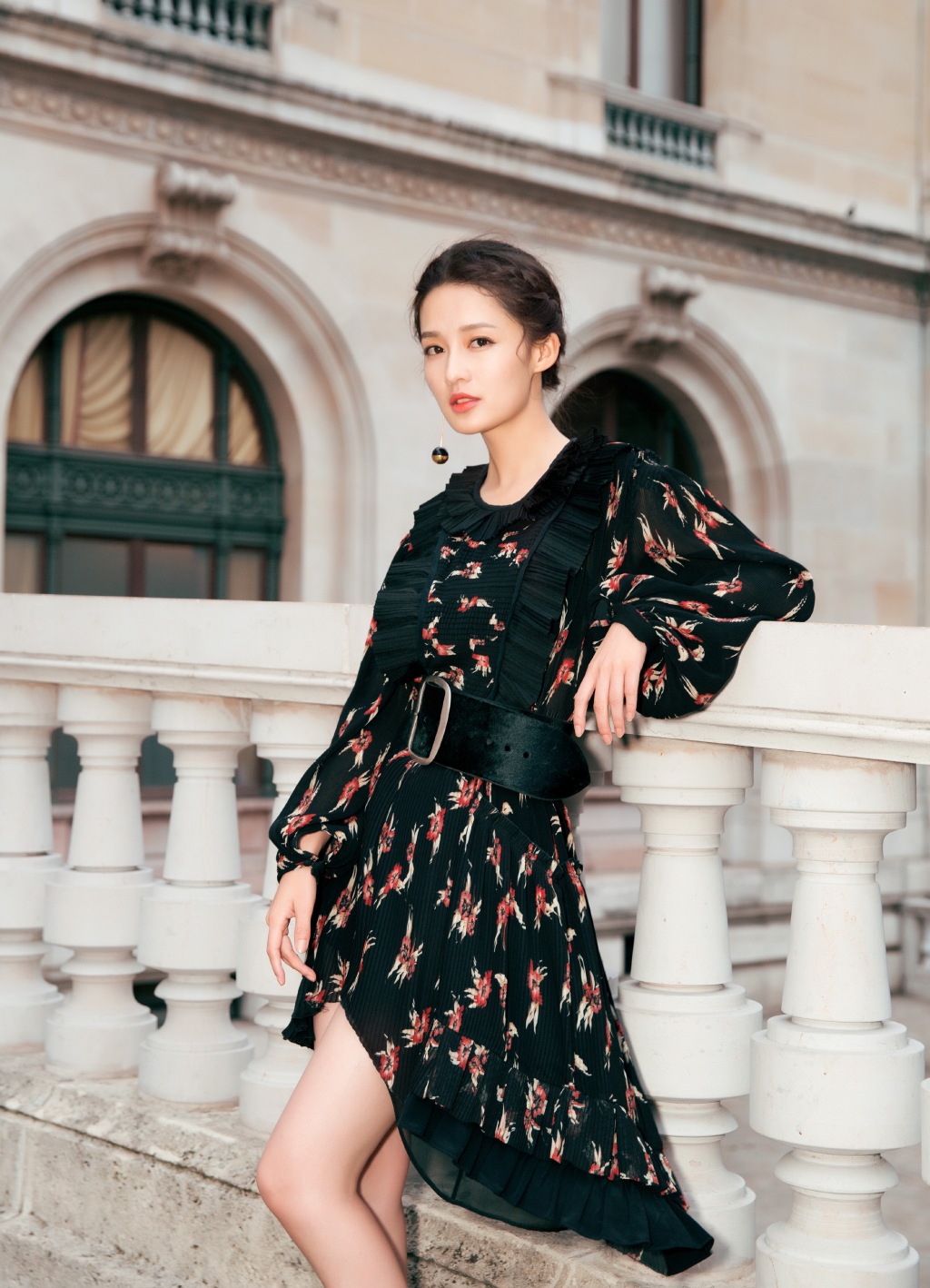 李沁图片：李沁巴黎街头性感图片图片