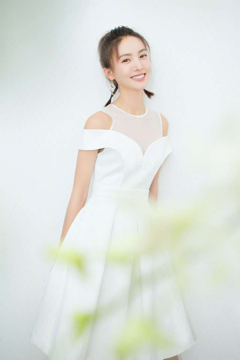 中国大陆山东济南女演员平面模特金晨性感时髦机场照图片图片