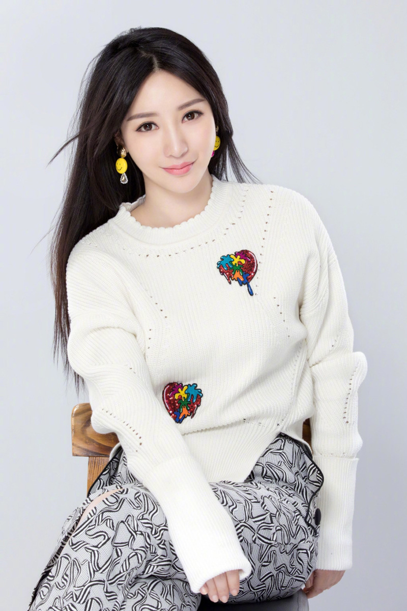 中国内地湖南衡阳女演员柳岩抹胸长裙露肩性感写真高清宽屏壁纸图片