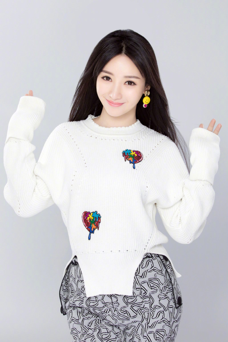 中国内地湖南衡阳女演员柳岩抹胸长裙露肩性感写真高清宽屏壁纸图片