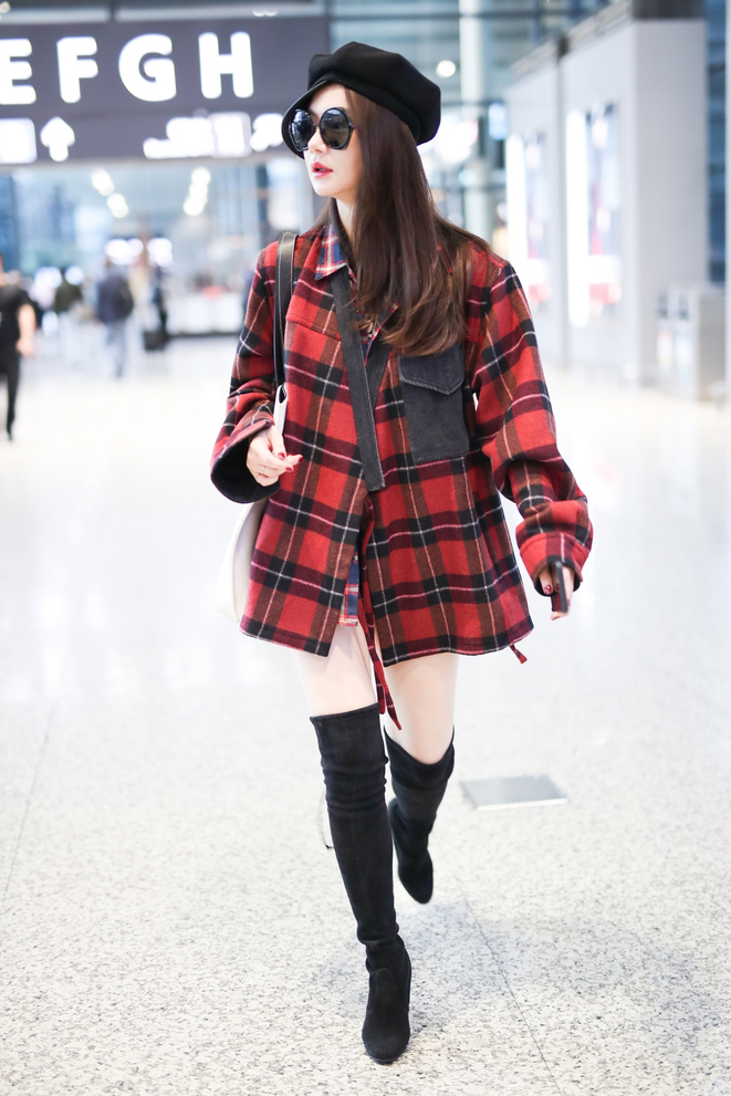 戚薇过膝长靴机场美艳写真图片  气场十足图片