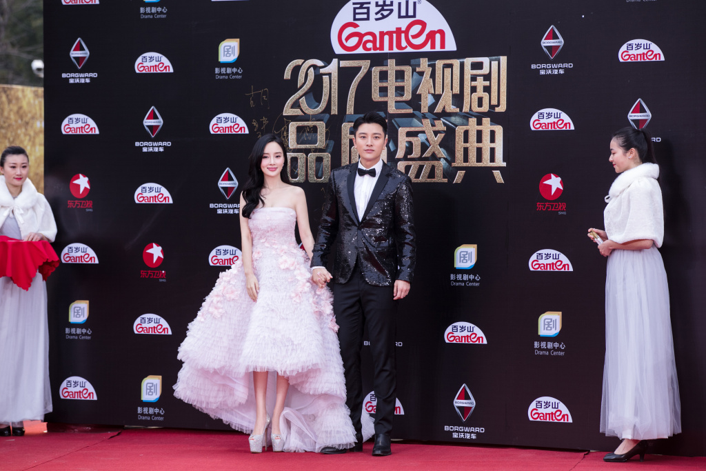 李小璐甜馨图片 李小璐甜馨温暖养眼写真图片