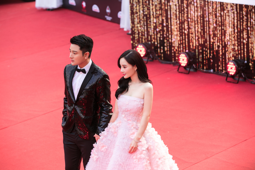 李小璐甜馨图片 李小璐甜馨温暖养眼写真图片