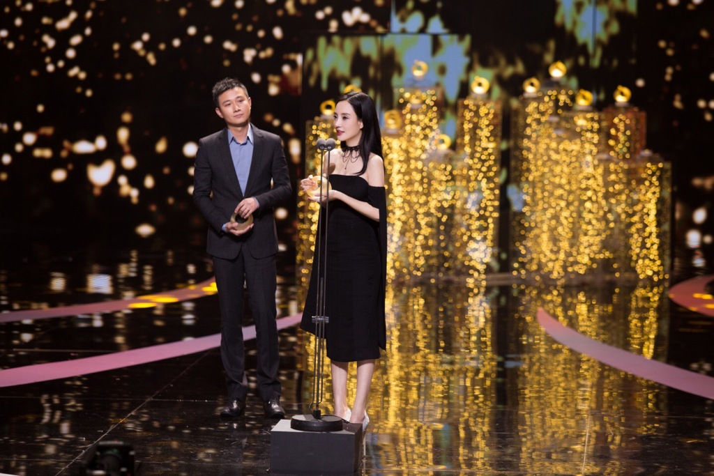 性感辣妈李小璐修长美腿活动现场照片图片