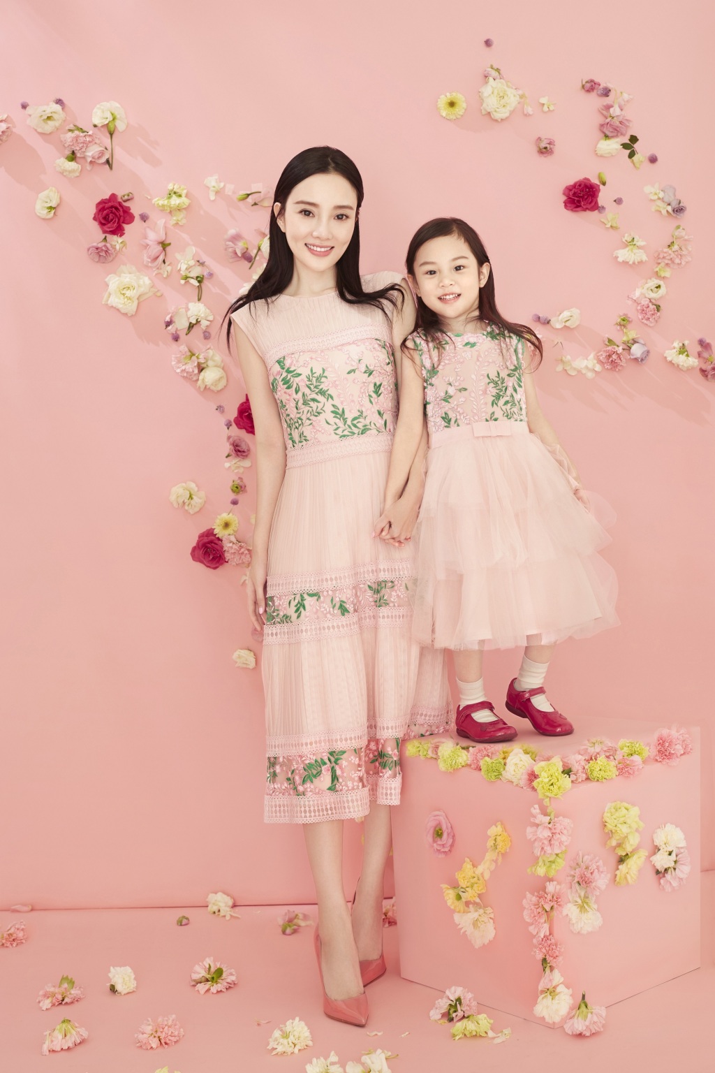 李小璐甜馨图片 李小璐甜馨温暖养眼写真图片