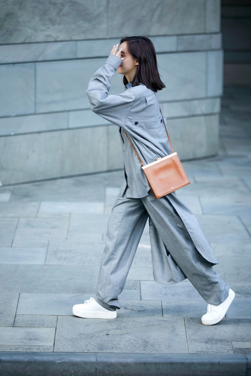 高清中国内地新生代功夫女明显王智素雅清新街拍写真图片王智图片图片