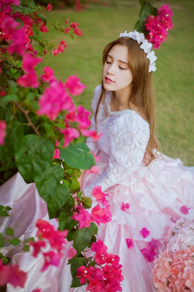 陈瑶花园街拍唯美写真图片