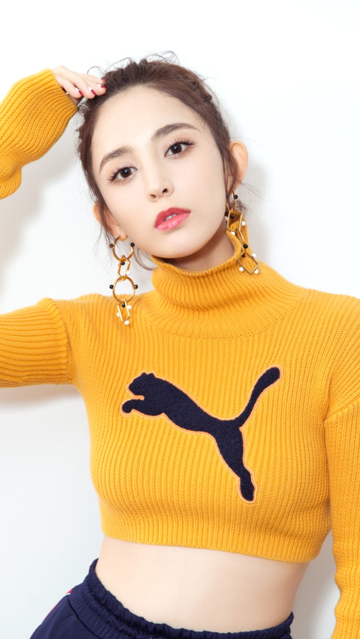 中国内地新疆乌鲁木齐市影视女演员古力娜扎率性性感写真手机壁纸图片 中国内地新疆乌鲁木齐市影视女演员古力娜扎率性性感写真手机壁纸图片
