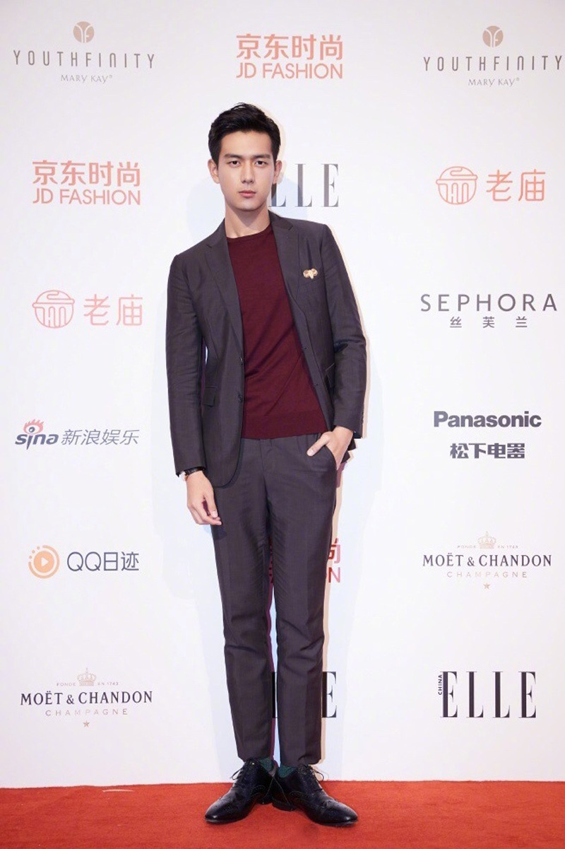 中国内地湖北荆州男演员李现浴缸搞怪高清图片图片