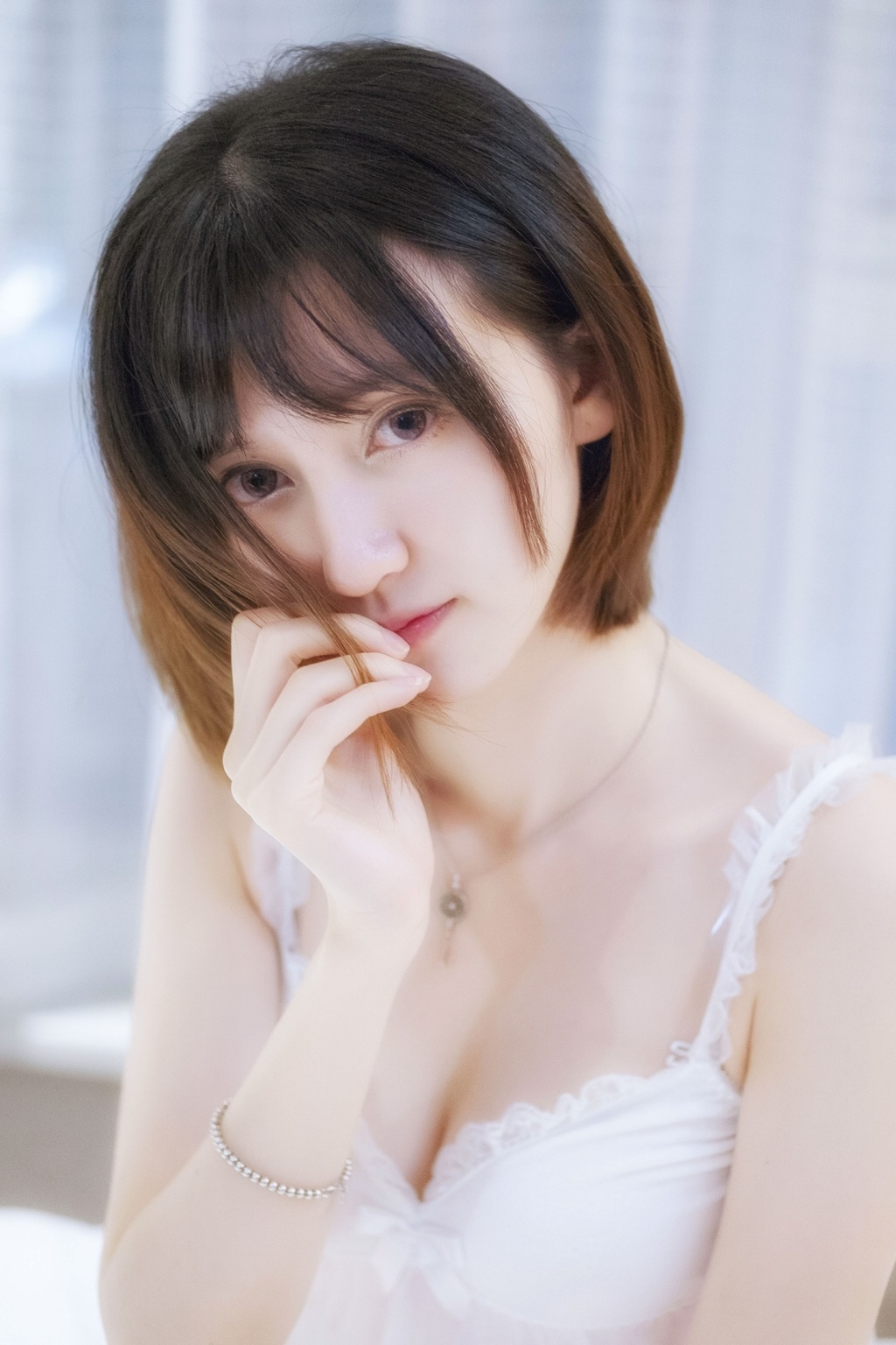 妖艳睡裙美女惹火身材诱人写真图片图片