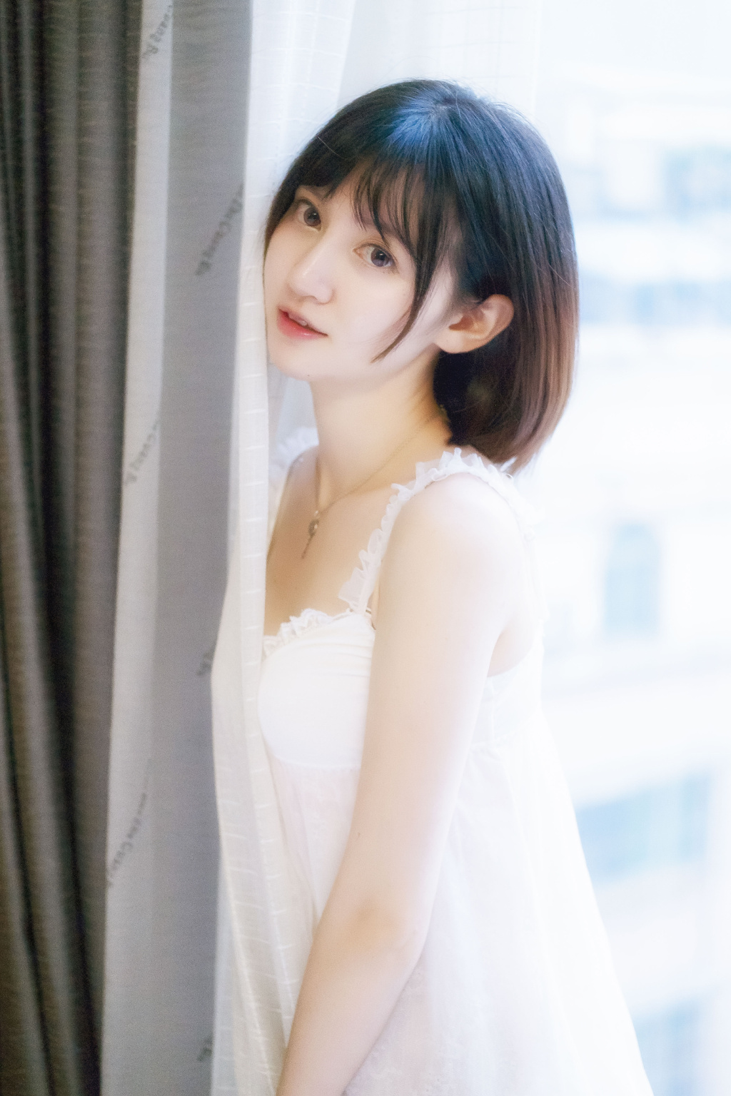 妖艳睡裙美女惹火身材诱人写真图片图片
