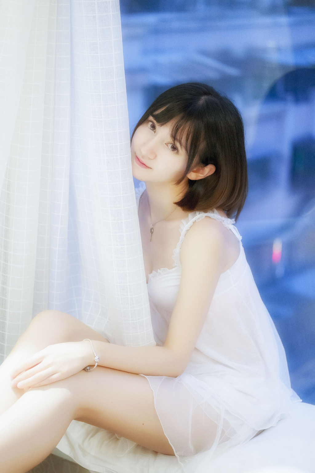 妖艳睡裙美女惹火身材诱人写真图片图片