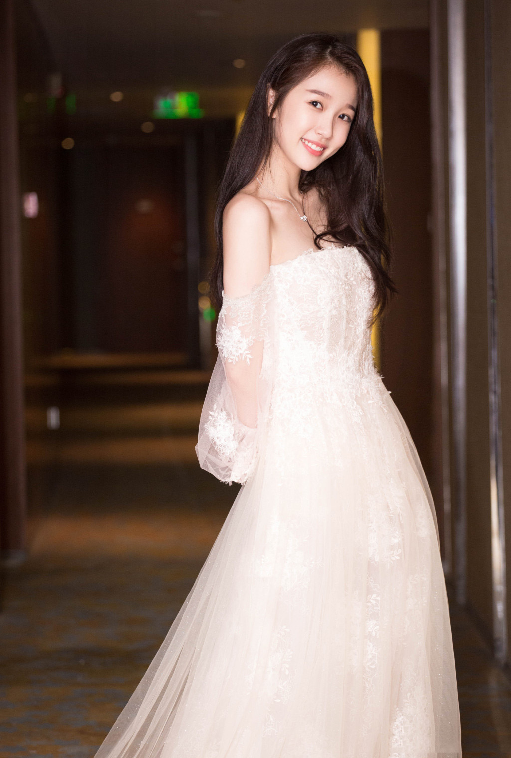 高清中国内地美女虞书欣夏日清新街拍图片图片