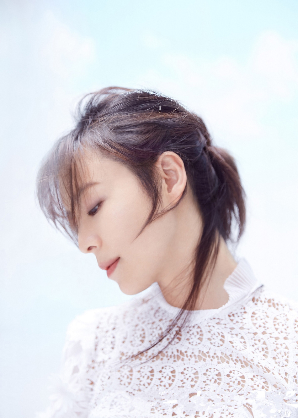 中国内地福建永安女演员张静初红衣造型写真图片：知性优雅图片