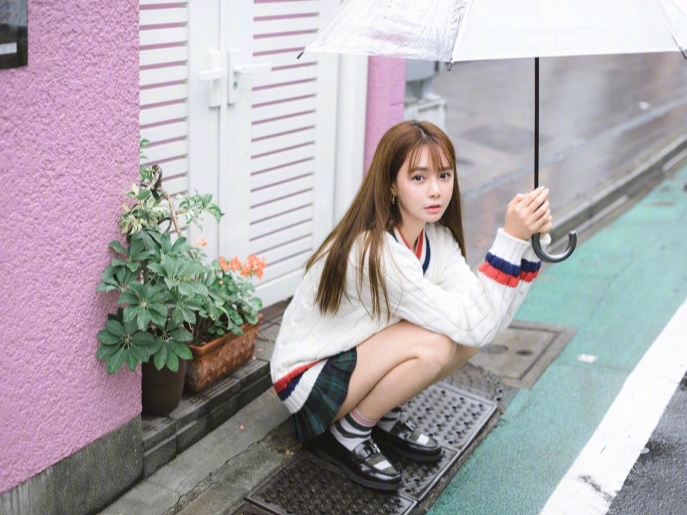 沈梦辰下雨天短裙清纯街拍写真图片图片