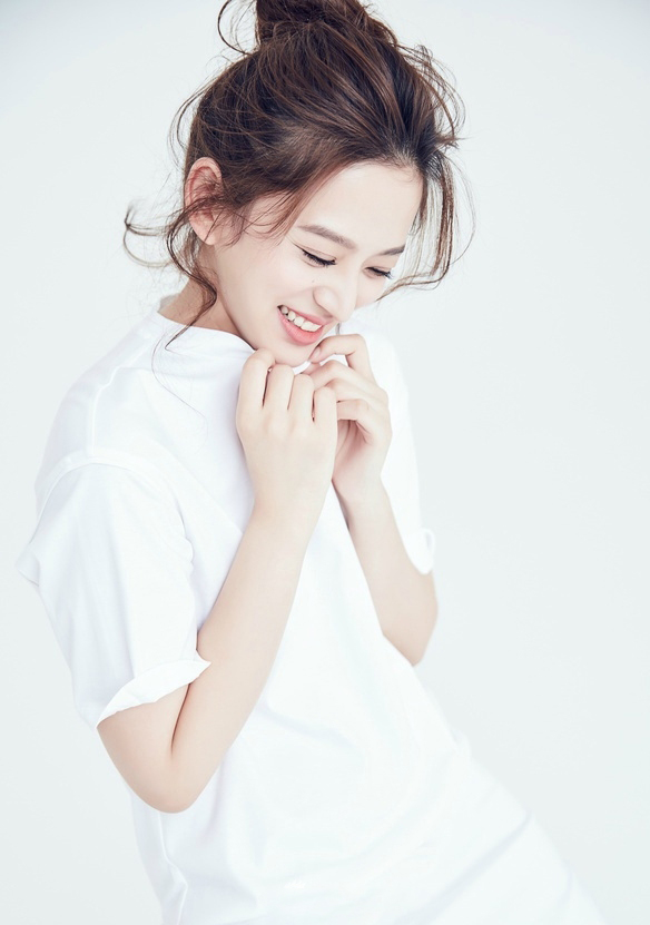 高清内陆美女明星唐本纯白诱惑私房照图片图片
