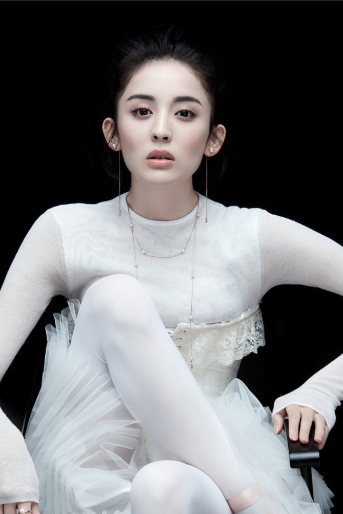 中国内地新疆乌鲁木齐市影视女演员古力娜扎甜美写真桌面壁纸图片 中国内地新疆乌鲁木齐市影视女演员古力娜扎甜美写真桌面壁纸图片