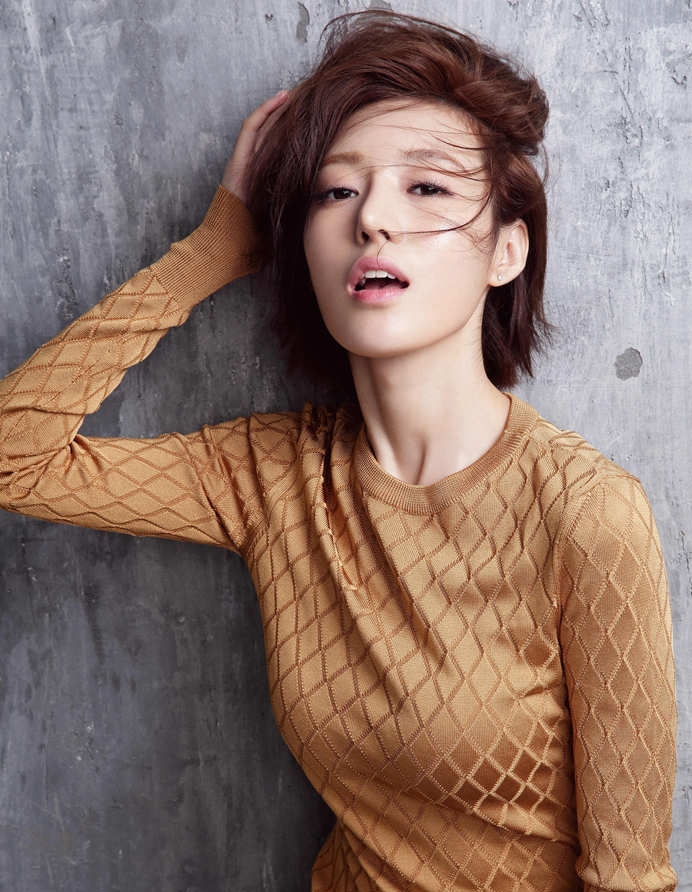 高清何美璇纯黑简洁秀香肩美艳动人写真图片图片