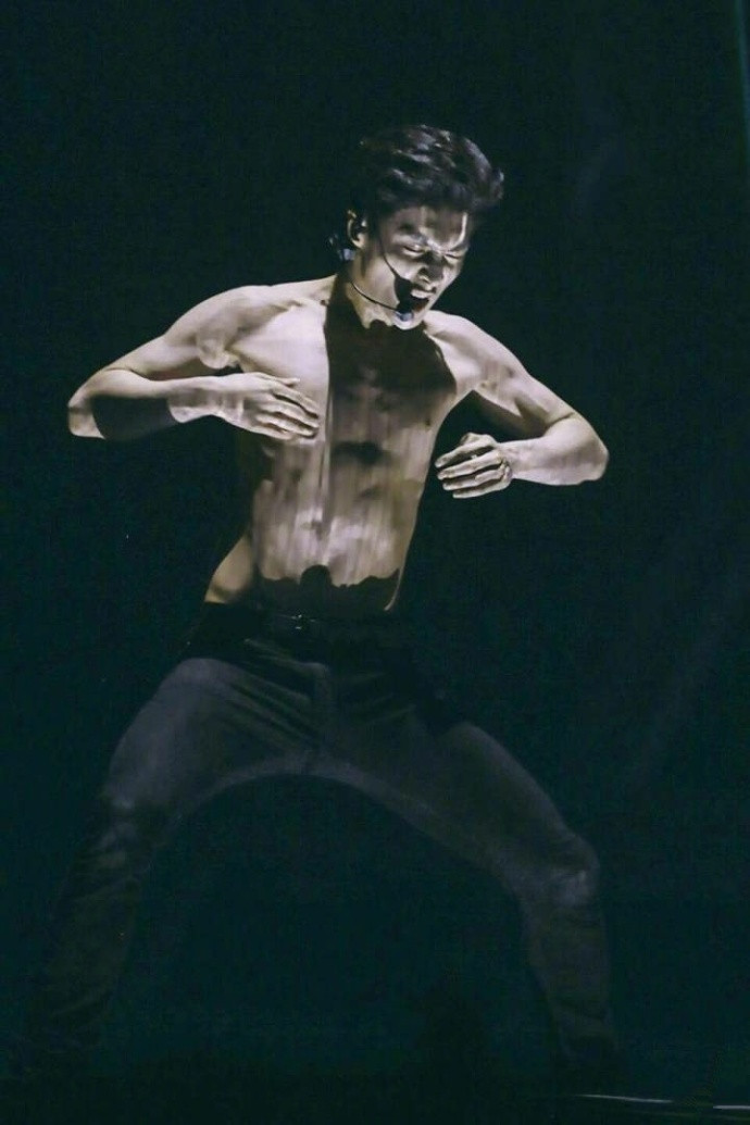 张艺兴百变风格帅气写真图片图片