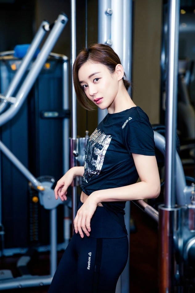 马甲线女王袁姗姗时尚性感写真图片超赞身材图片