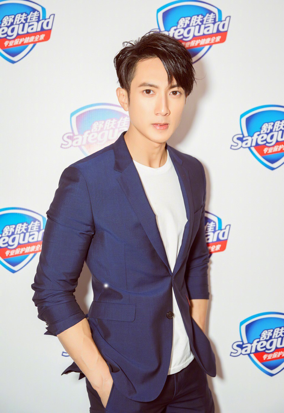 吴尊最新杂志魅力写真帅气图片图片