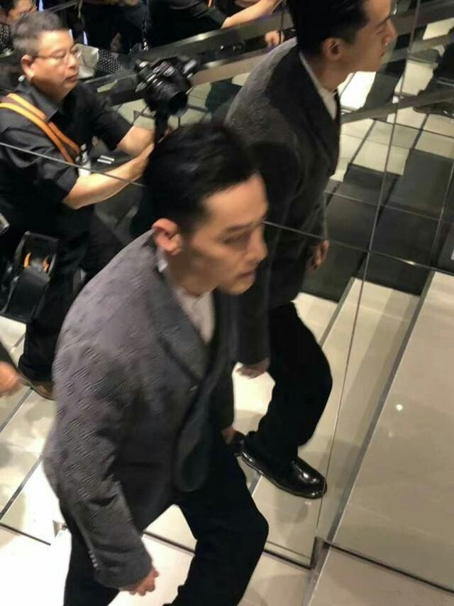 胡歌《时装男士》杂志绅士写真图片