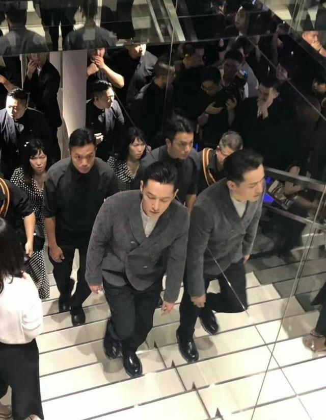胡歌米兰时装周高清帅气图片图片