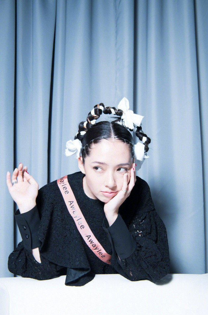 郭碧婷气质搞怪时尚写真图片