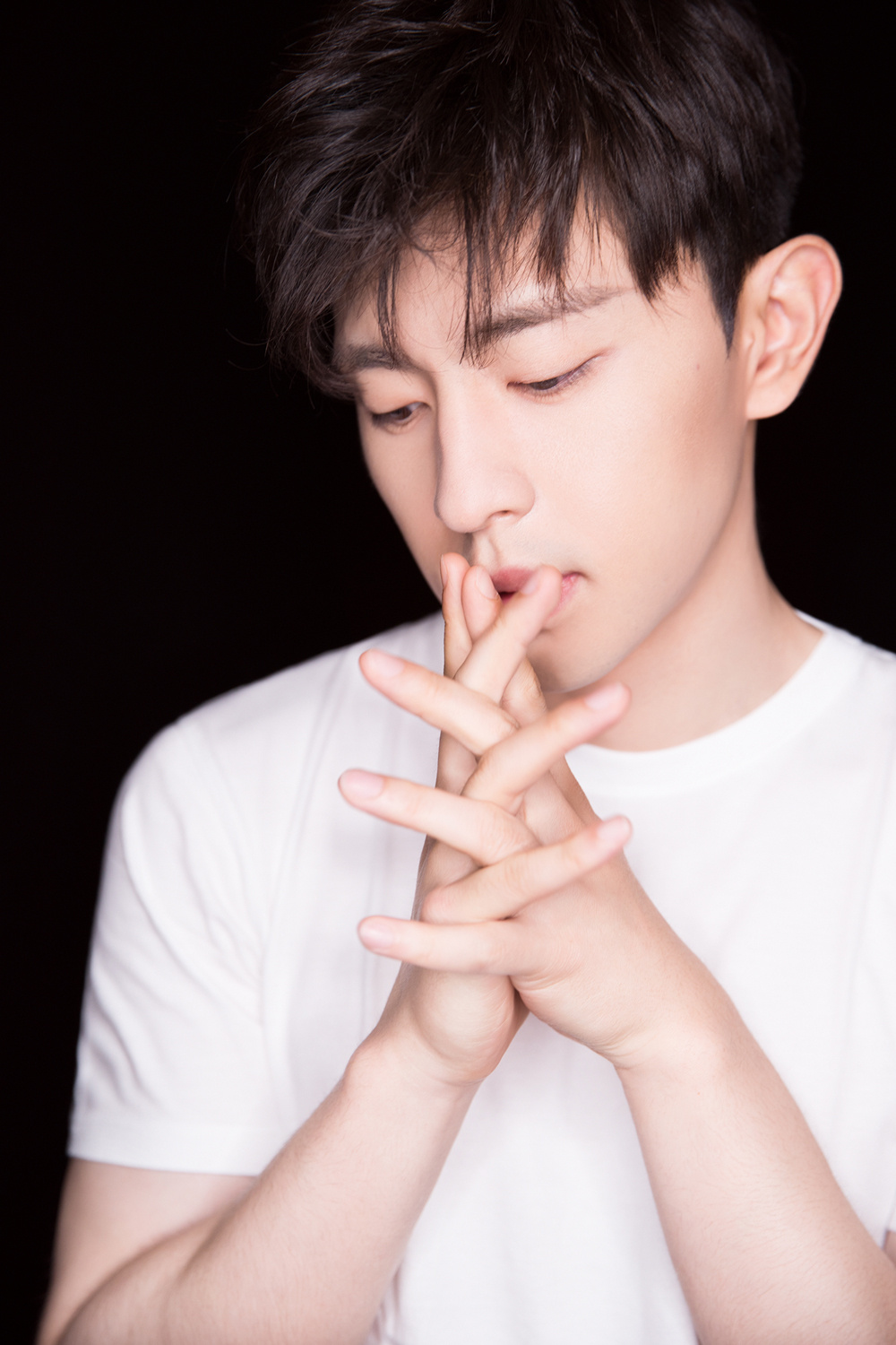 中国内地影视河北省石家庄男演员邓伦儒雅绅士西装写真图片图片