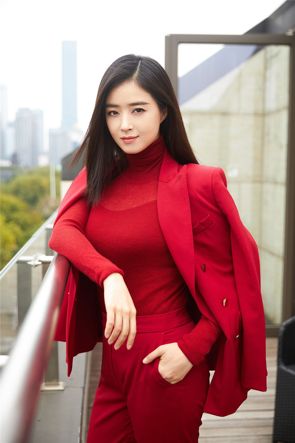 高清内地祖籍湖南益阳女演员华妃蒋欣诠释性感中的小清新时尚唯美写真图片